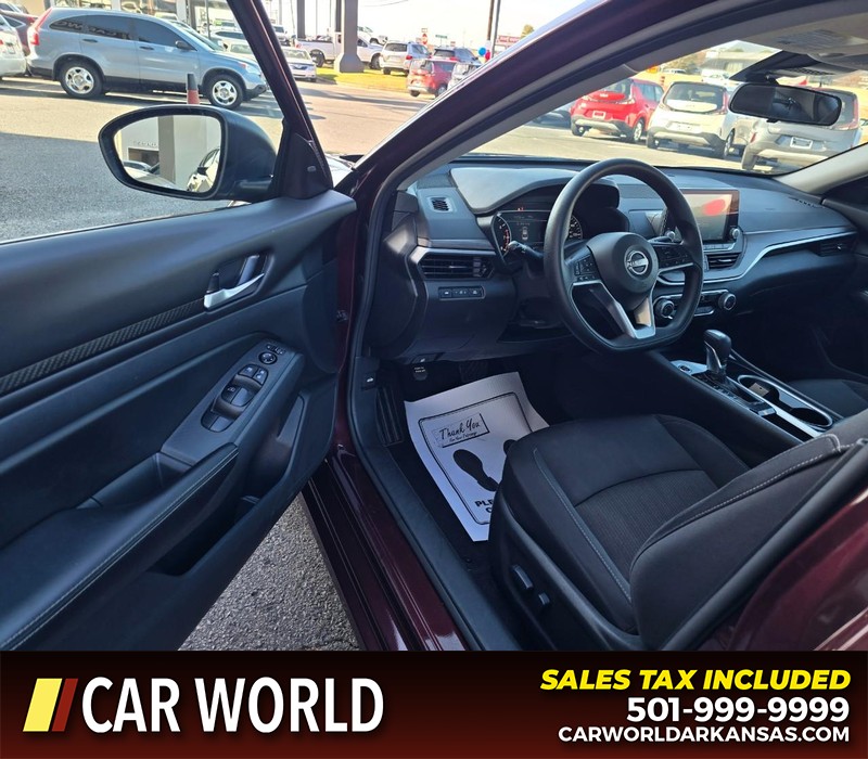 Nissan Altima Vehicle Full-screen Gallery Image 7