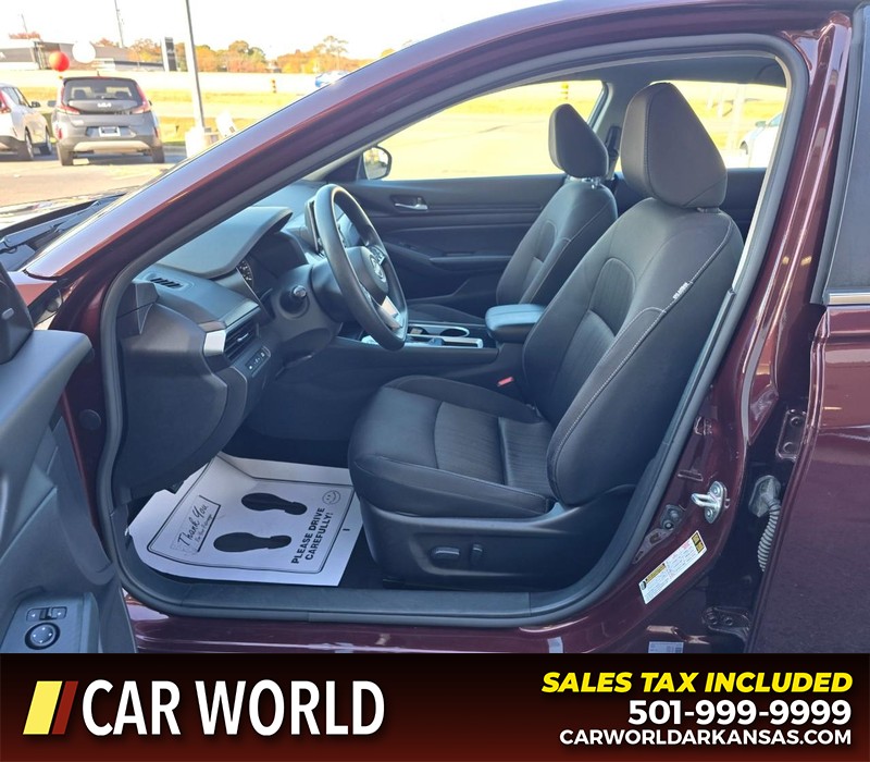 Nissan Altima Vehicle Full-screen Gallery Image 8