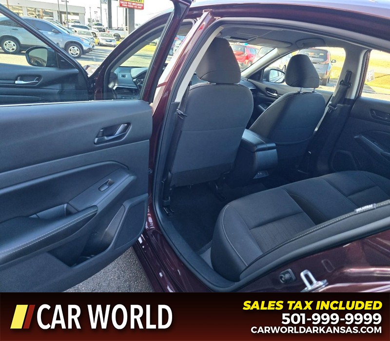 Nissan Altima Vehicle Full-screen Gallery Image 9