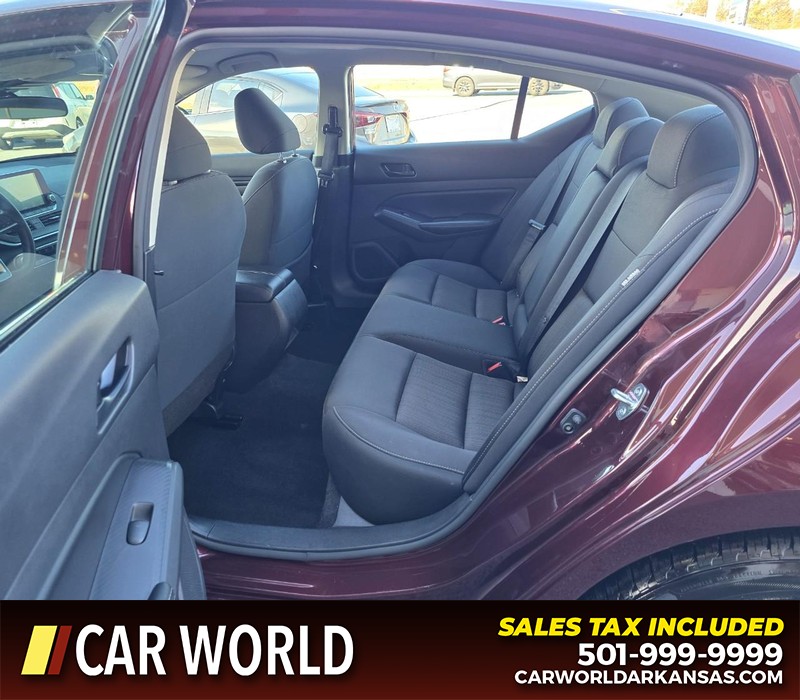 Nissan Altima Vehicle Full-screen Gallery Image 10