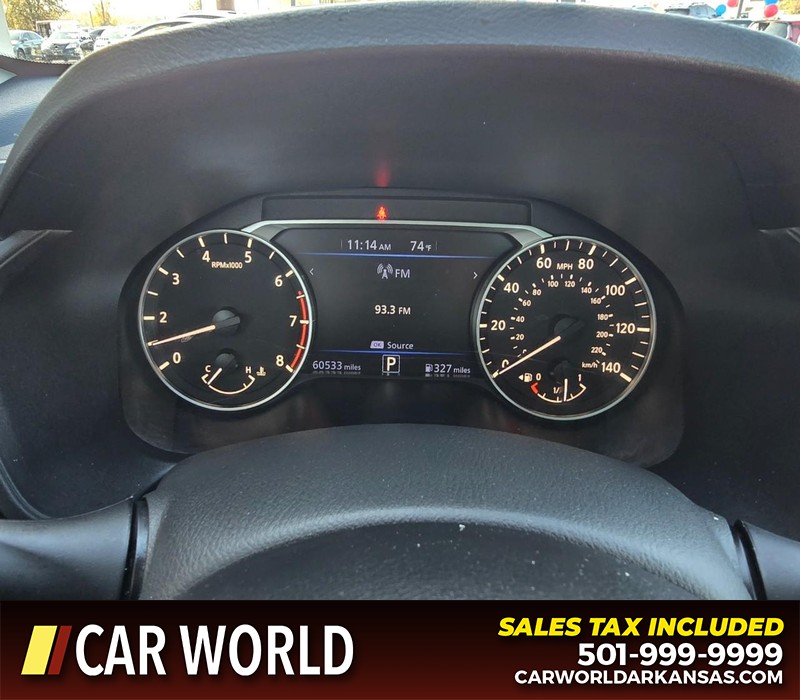 Nissan Altima Vehicle Full-screen Gallery Image 17