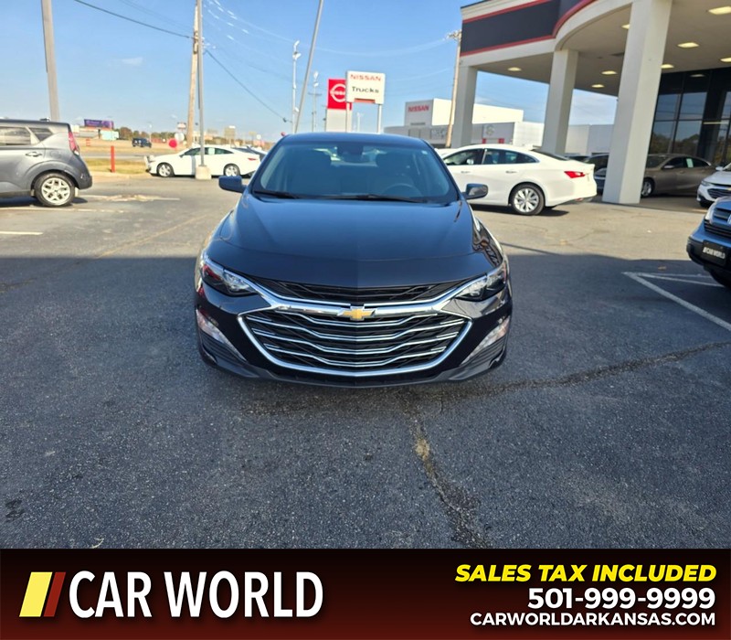 Chevrolet Malibu Vehicle Full-screen Gallery Image 2