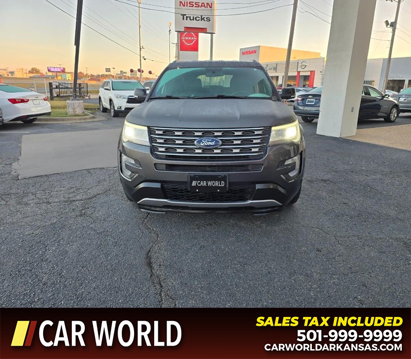 Ford Explorer Vehicle Full-screen Gallery Image 2