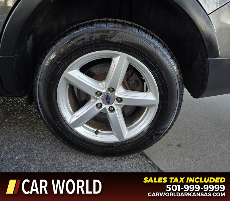 Ford Explorer Vehicle Full-screen Gallery Image 6