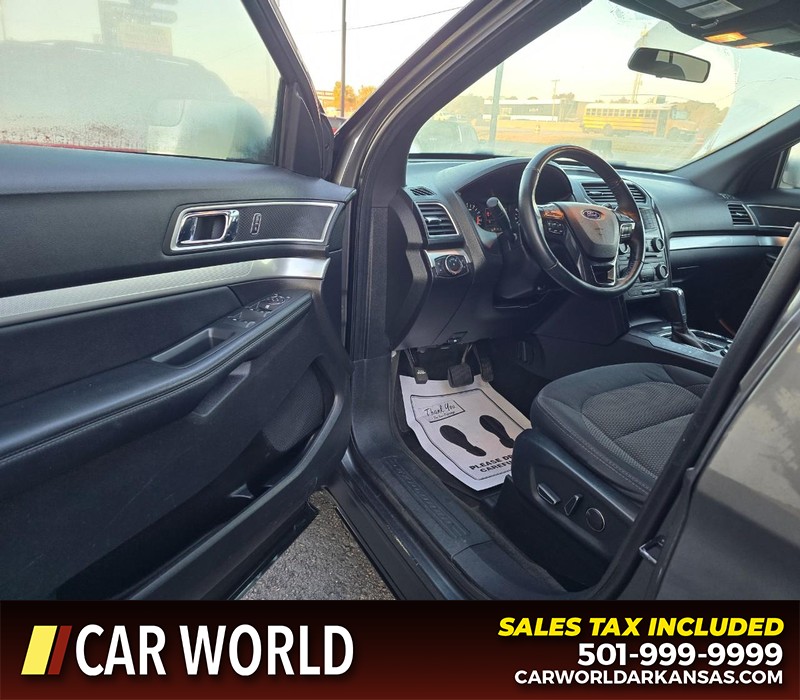 Ford Explorer Vehicle Full-screen Gallery Image 7