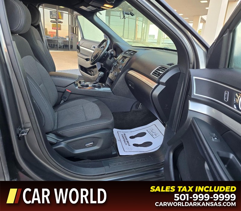 Ford Explorer Vehicle Full-screen Gallery Image 12