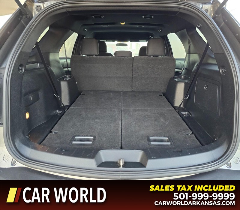 Ford Explorer Vehicle Full-screen Gallery Image 16