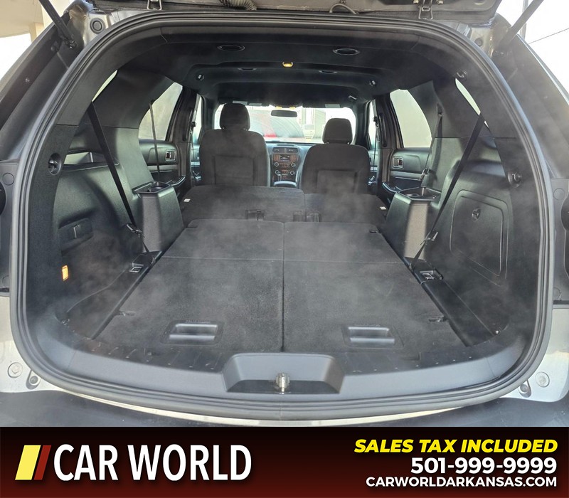Ford Explorer Vehicle Full-screen Gallery Image 17