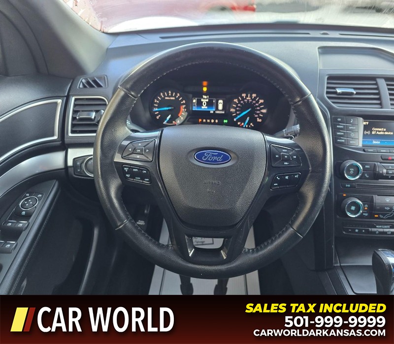 Ford Explorer Vehicle Full-screen Gallery Image 18