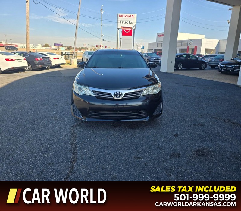 Toyota Camry Vehicle Full-screen Gallery Image 2