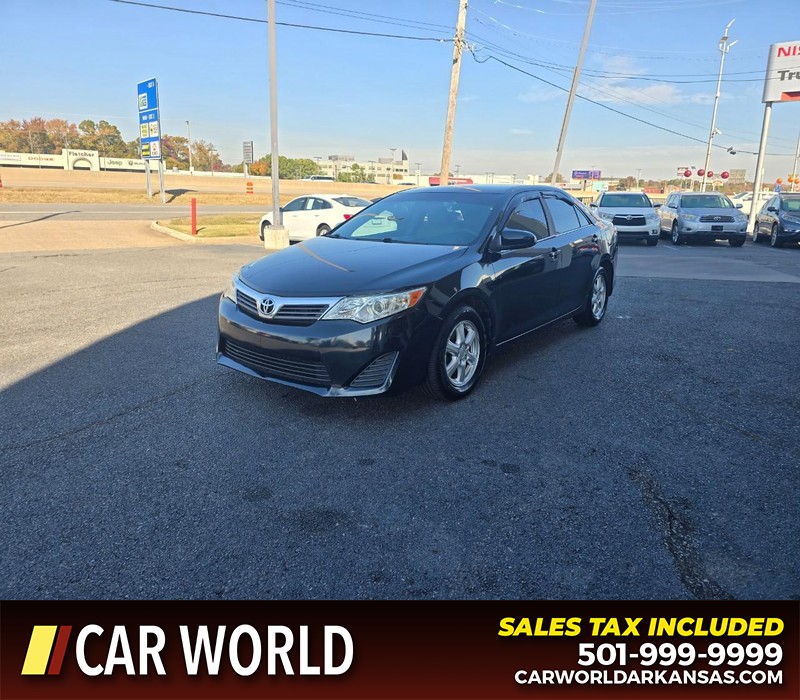 Toyota Camry Vehicle Full-screen Gallery Image 3