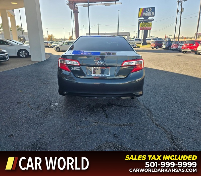 Toyota Camry Vehicle Full-screen Gallery Image 5