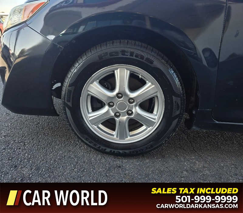 Toyota Camry Vehicle Full-screen Gallery Image 6