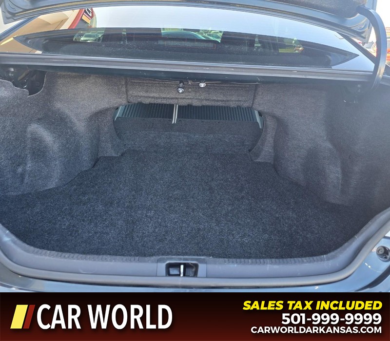 Toyota Camry Vehicle Full-screen Gallery Image 14