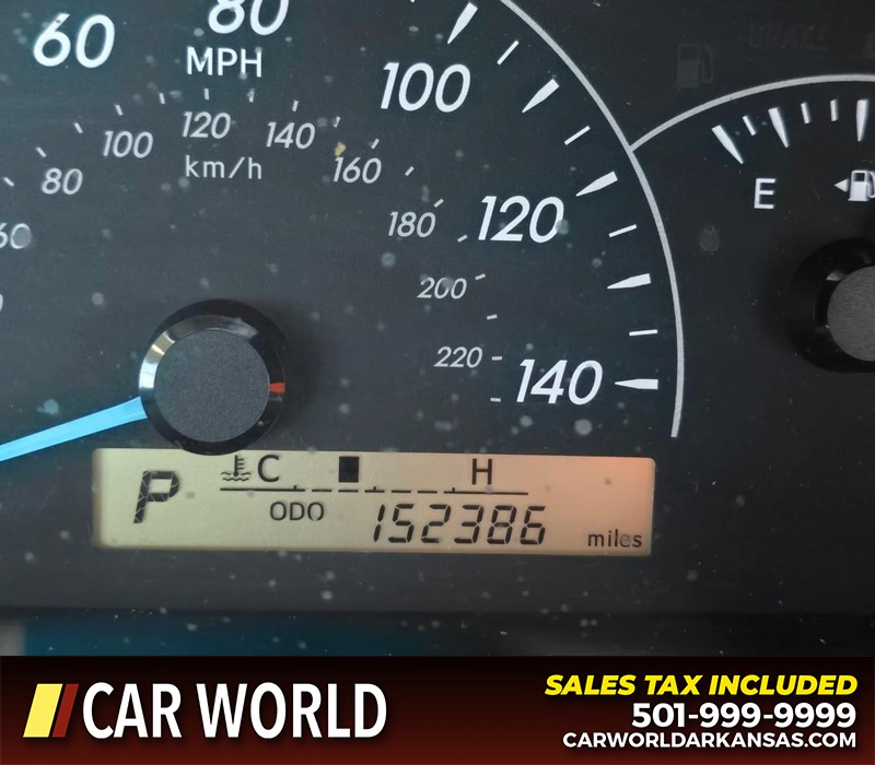 Toyota Camry Vehicle Full-screen Gallery Image 16