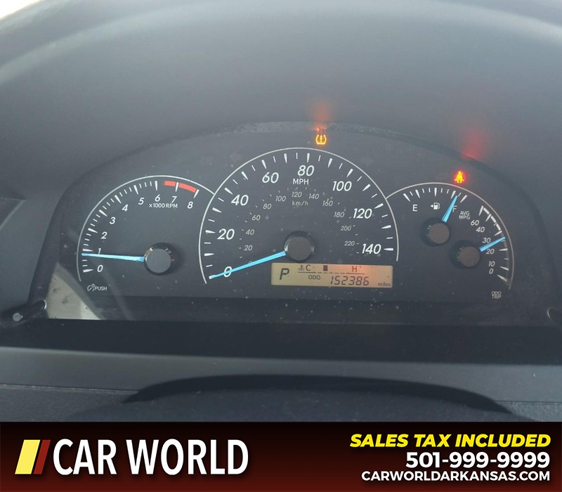 Toyota Camry Vehicle Full-screen Gallery Image 17