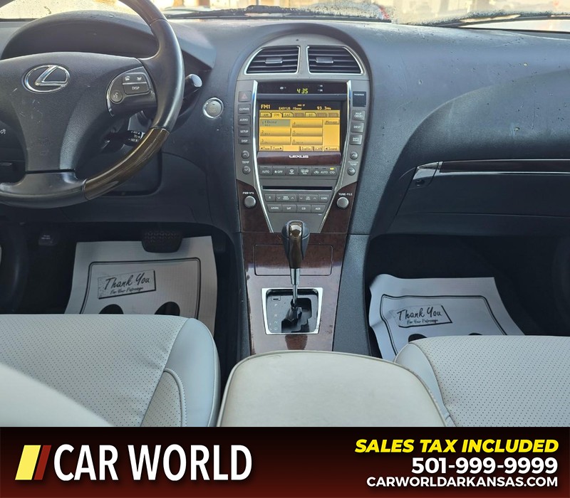 Lexus ES 350 Vehicle Full-screen Gallery Image 17