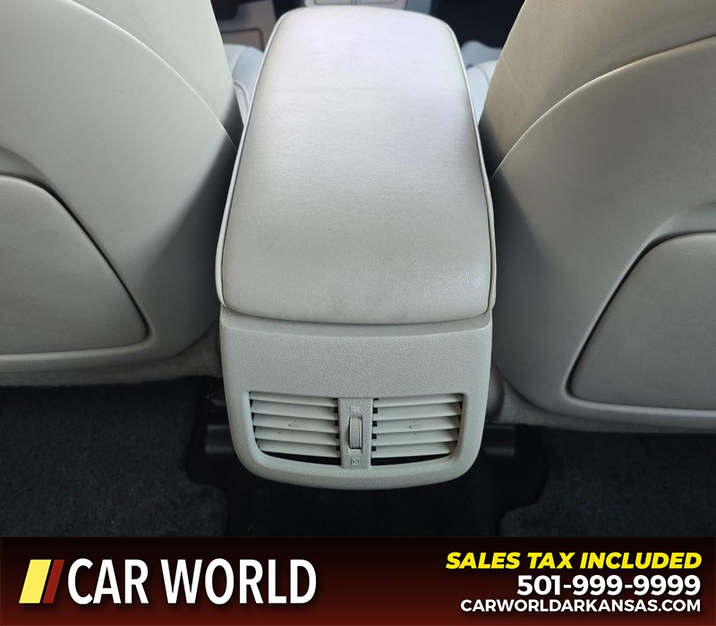 Lexus ES 350 Vehicle Full-screen Gallery Image 20