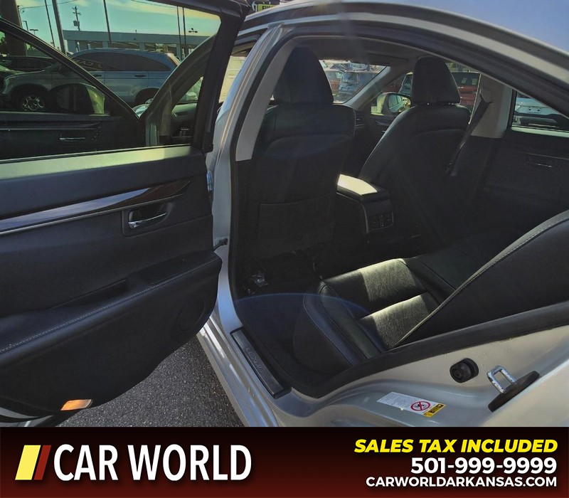 Lexus ES 350 Vehicle Full-screen Gallery Image 9