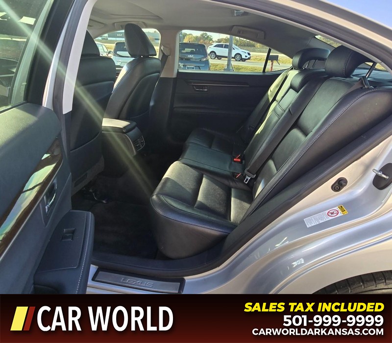 Lexus ES 350 Vehicle Full-screen Gallery Image 10