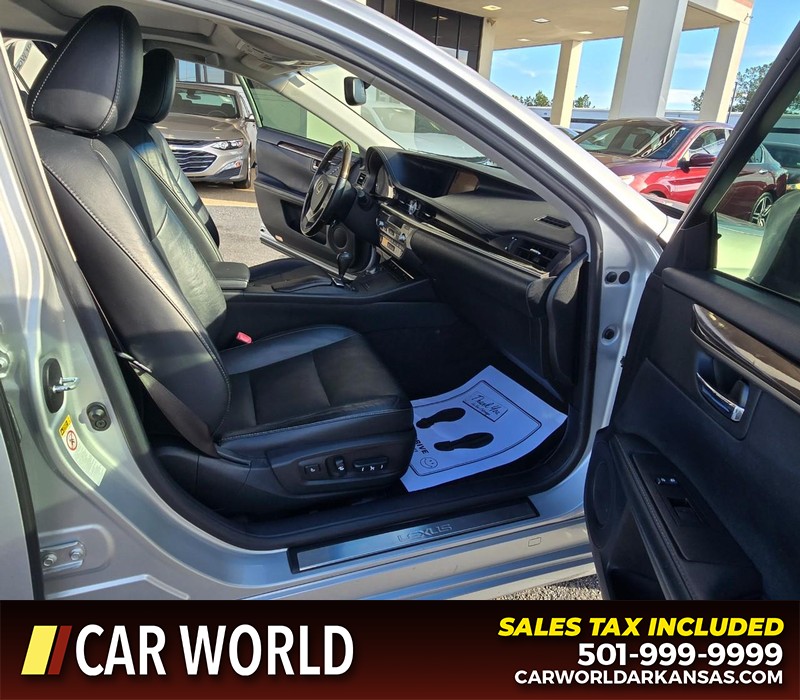 Lexus ES 350 Vehicle Full-screen Gallery Image 11