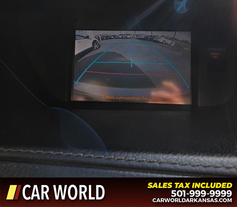 Lexus ES 350 Vehicle Full-screen Gallery Image 18