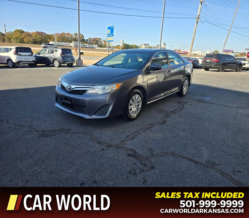 Toyota Camry Vehicle Full-screen Gallery Image 3