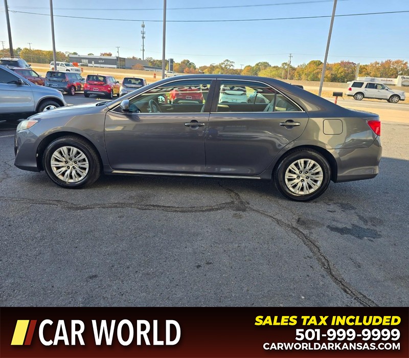 Toyota Camry Vehicle Full-screen Gallery Image 4