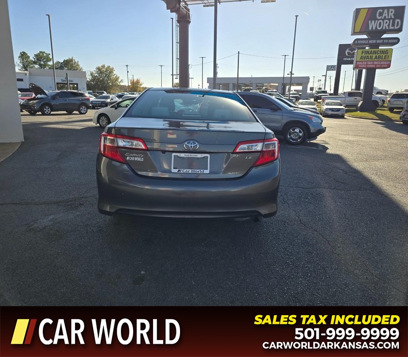 Toyota Camry Vehicle Full-screen Gallery Image 5