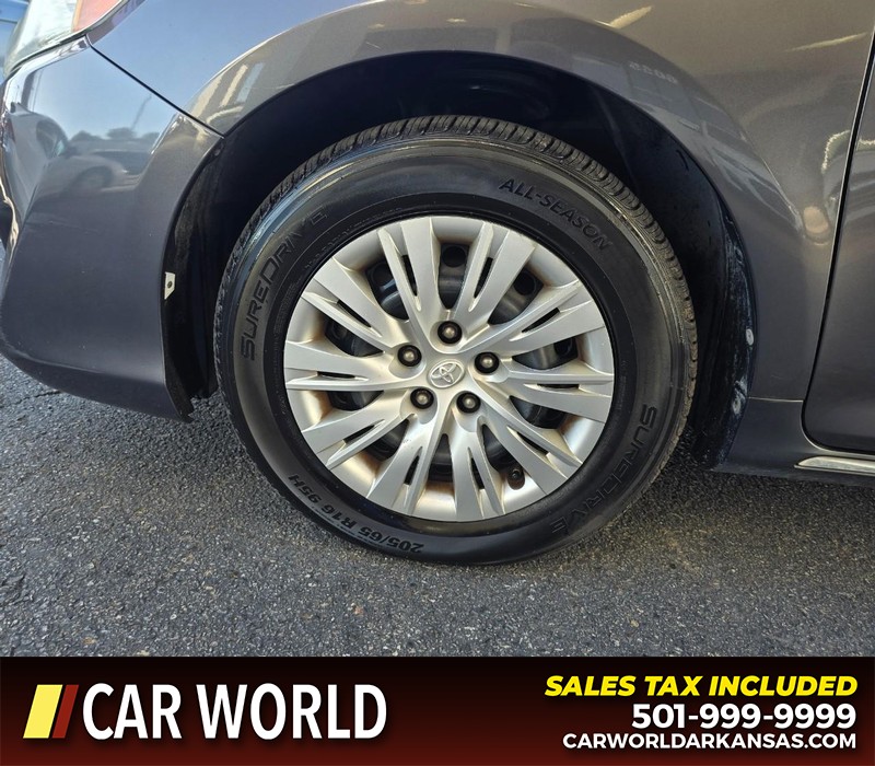 Toyota Camry Vehicle Full-screen Gallery Image 6