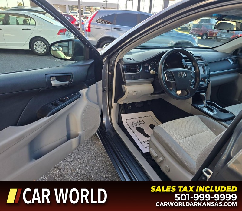 Toyota Camry Vehicle Full-screen Gallery Image 7