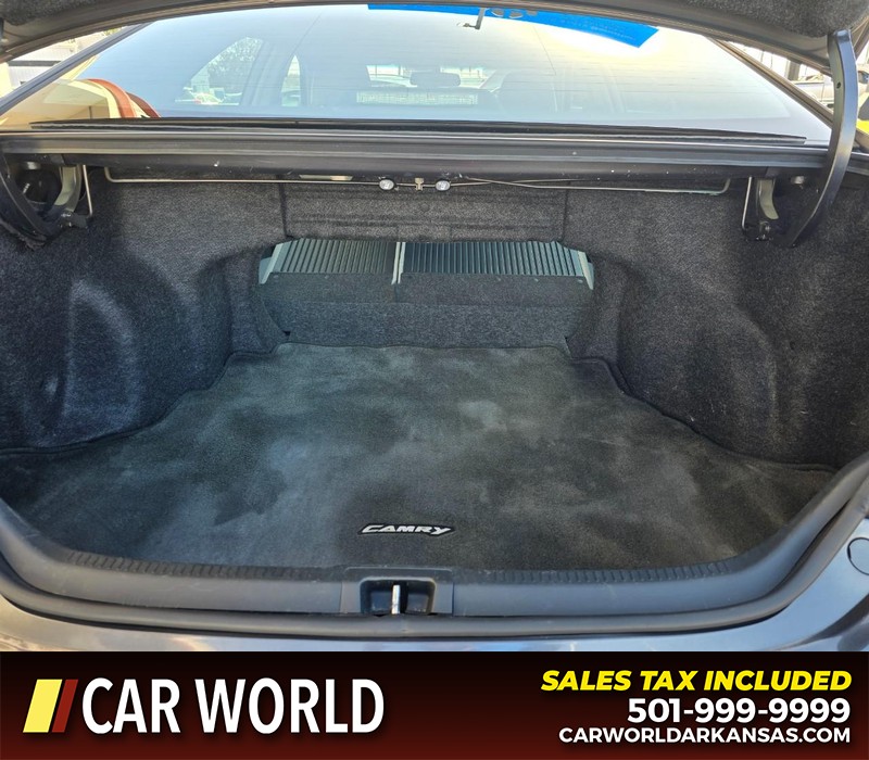 Toyota Camry Vehicle Full-screen Gallery Image 14