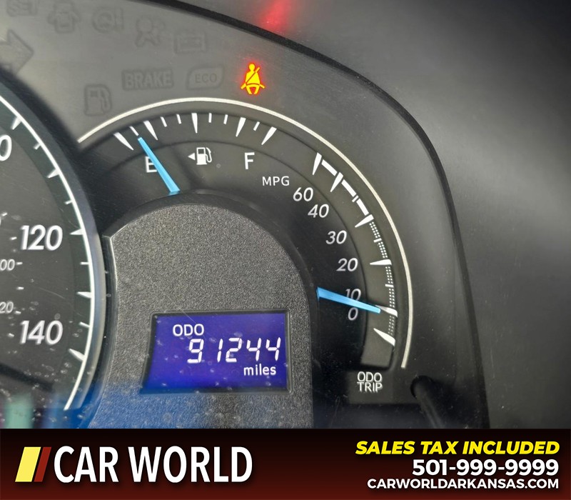 Toyota Camry Vehicle Full-screen Gallery Image 16