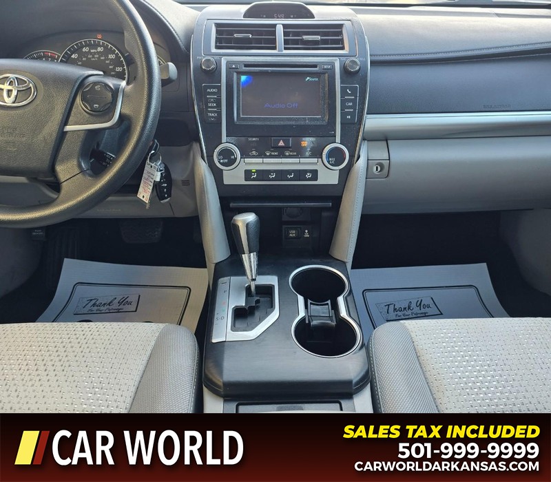 Toyota Camry Vehicle Full-screen Gallery Image 18