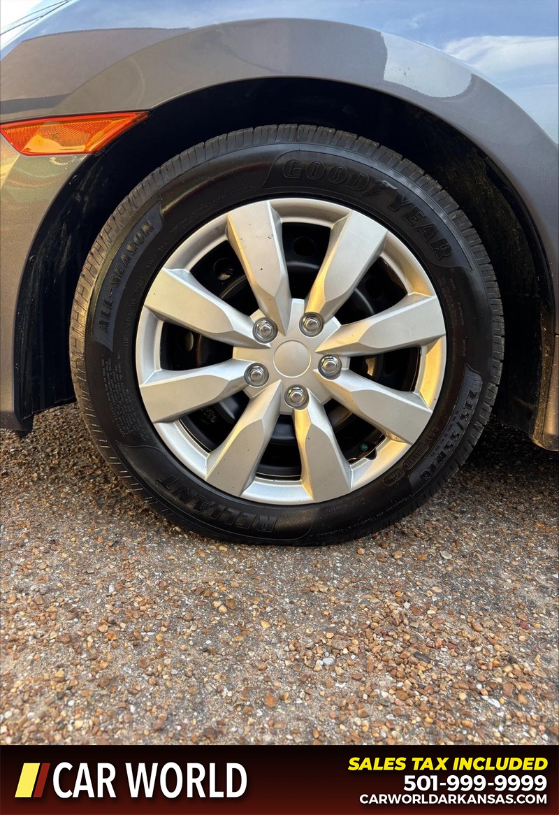 Honda Civic Sedan Vehicle Full-screen Gallery Image 11