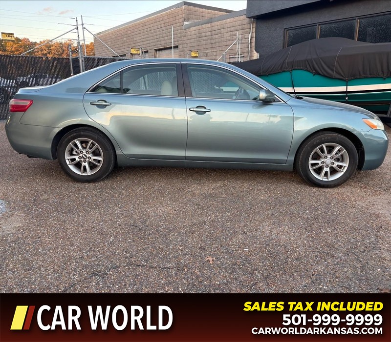 Toyota Camry Vehicle Full-screen Gallery Image 2