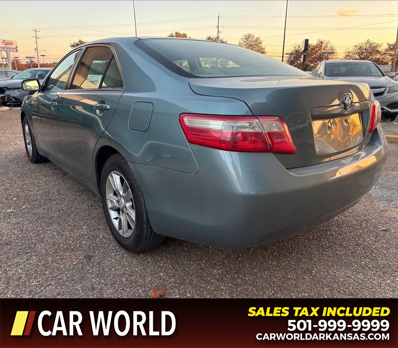 Toyota Camry Vehicle Full-screen Gallery Image 7