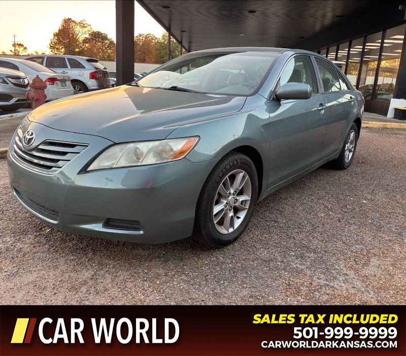 Toyota Camry Vehicle Full-screen Gallery Image 9