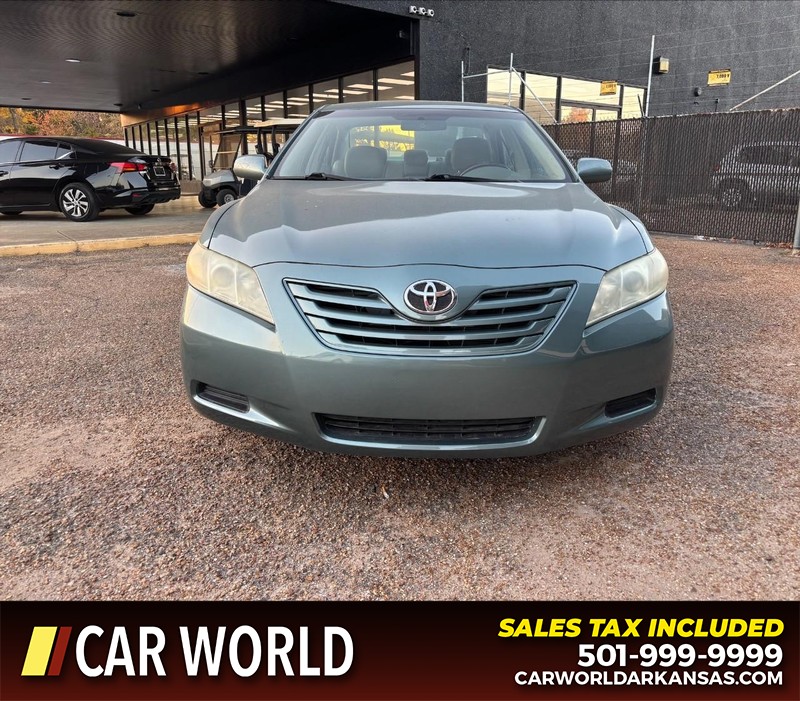 Toyota Camry Vehicle Full-screen Gallery Image 10