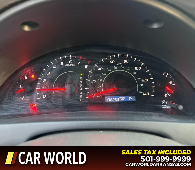 Toyota Camry Vehicle Full-screen Gallery Image 19