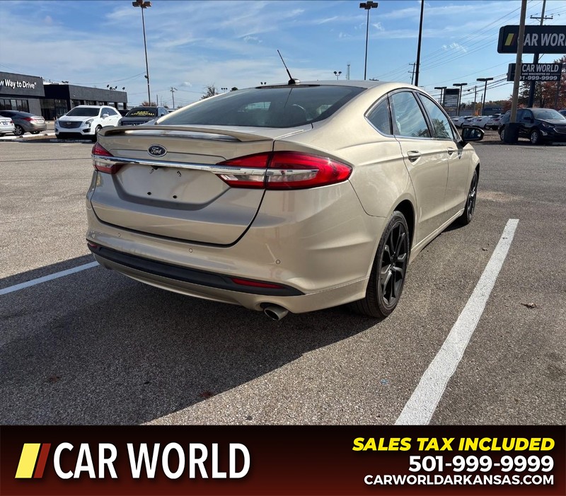 Ford Fusion Vehicle Full-screen Gallery Image 3