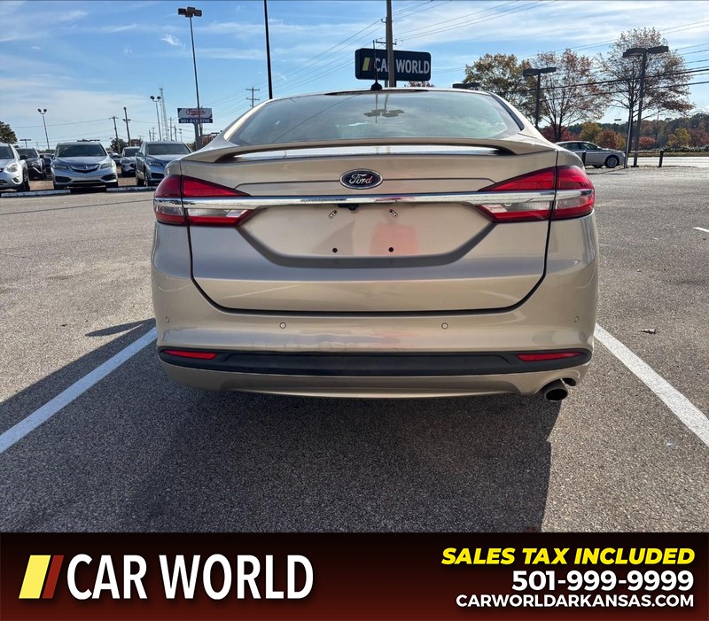 Ford Fusion Vehicle Full-screen Gallery Image 4