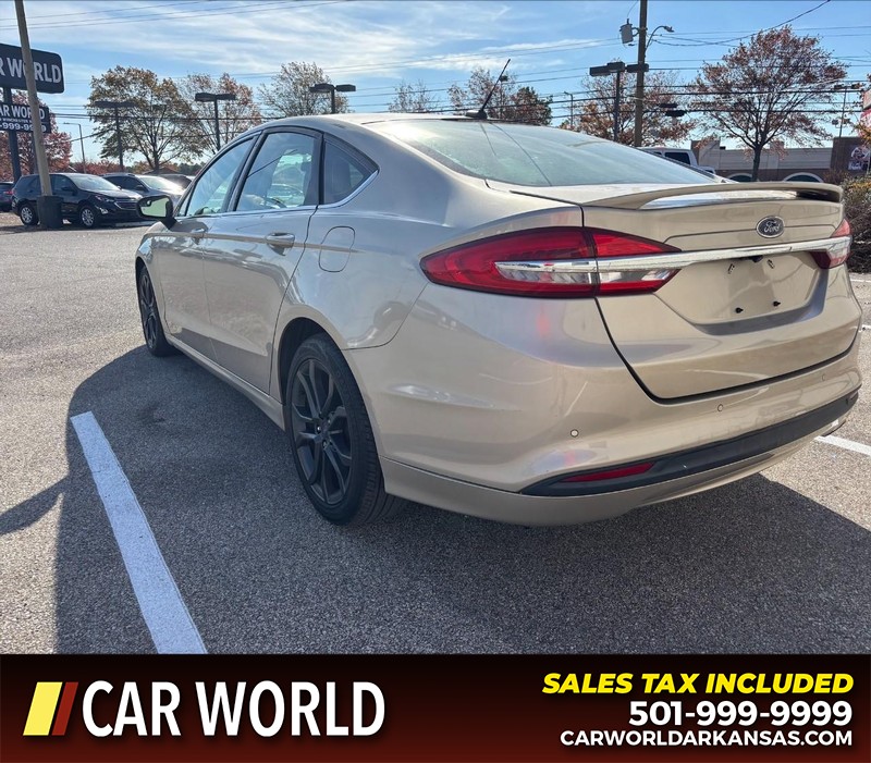 Ford Fusion Vehicle Full-screen Gallery Image 7