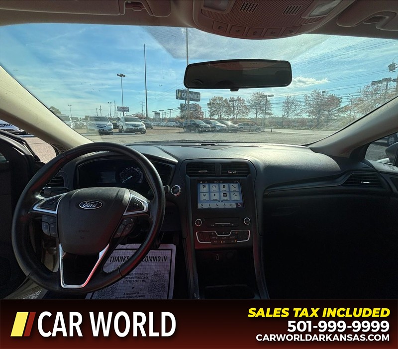 Ford Fusion Vehicle Full-screen Gallery Image 16