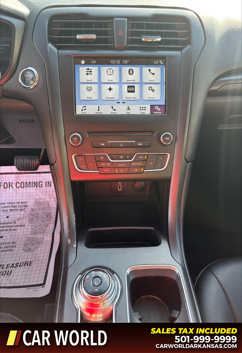 Ford Fusion Vehicle Full-screen Gallery Image 17