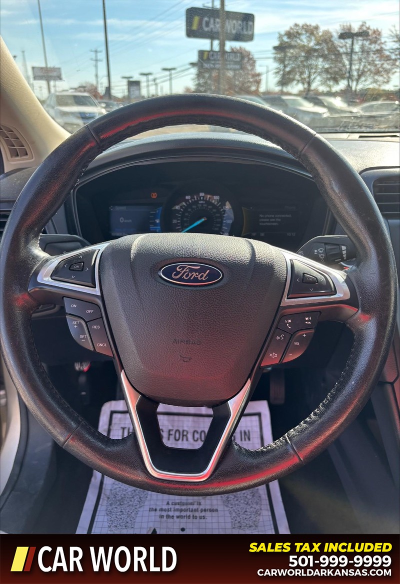 Ford Fusion Vehicle Full-screen Gallery Image 19