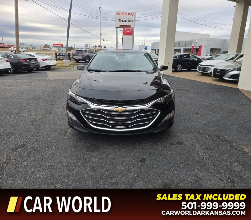 Chevrolet Malibu Vehicle Full-screen Gallery Image 2