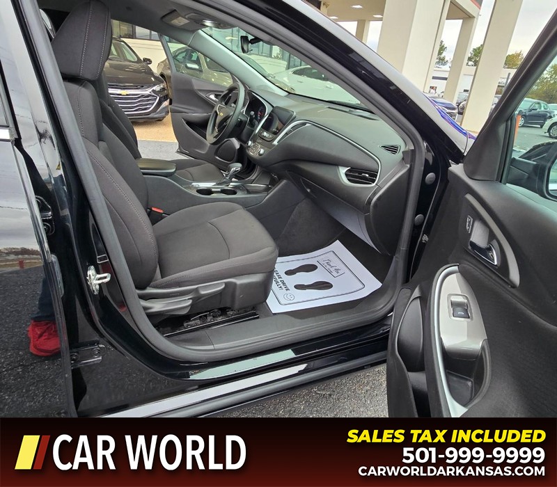 Chevrolet Malibu Vehicle Full-screen Gallery Image 11