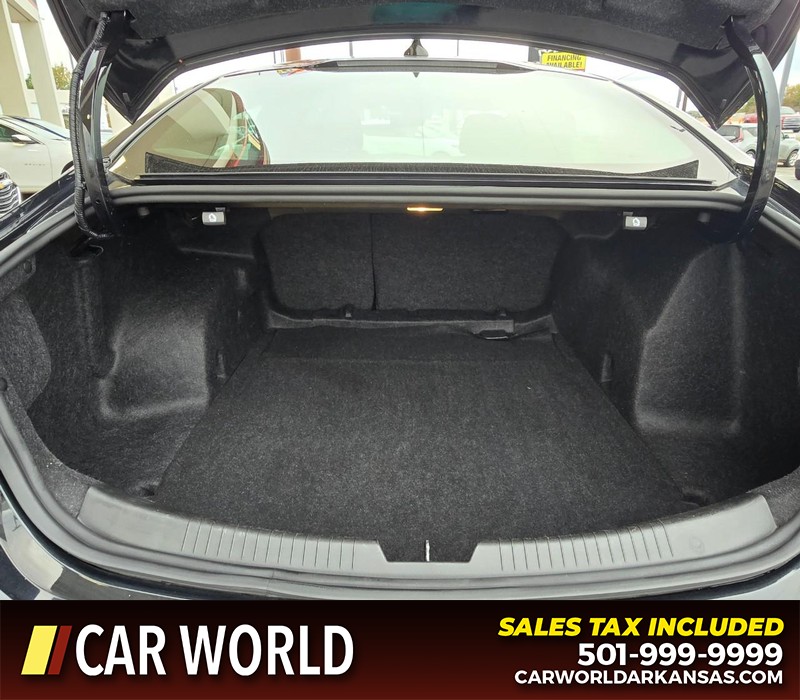 Chevrolet Malibu Vehicle Full-screen Gallery Image 13