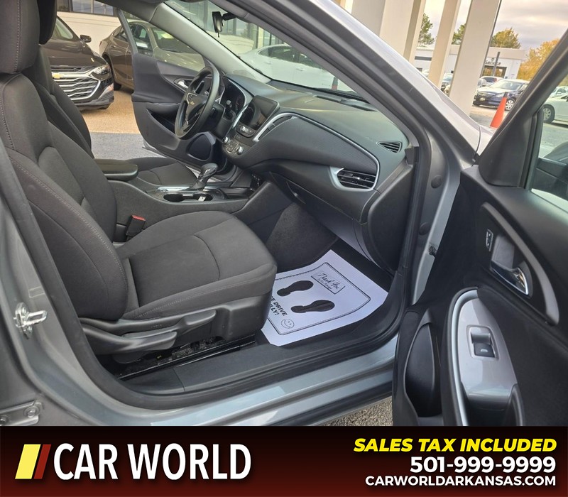 Chevrolet Malibu Vehicle Full-screen Gallery Image 11